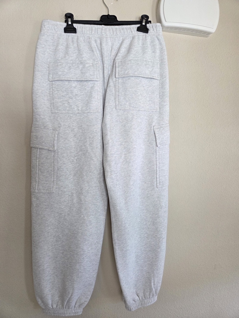 Aritzia Cozy Sweatfleece Mega Cargo Joggers Size Large NWT - Picture 3 of 12